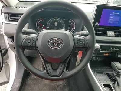 2025 Toyota RAV4 - Photo 13
