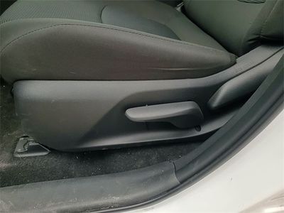 2025 Toyota RAV4 - Photo 12