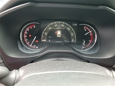2025 Toyota RAV4 - Photo 16