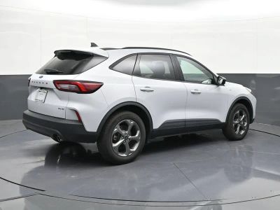 2025 Ford Escape — detail view