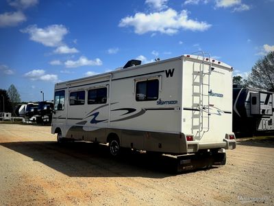 2004 Winnebago Sightseer - Photo 3