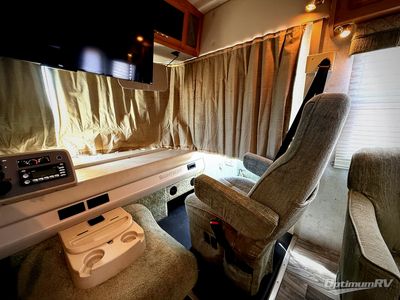 2004 Winnebago Sightseer - Photo 8