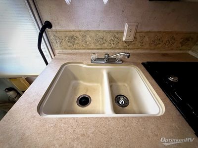 2004 Winnebago Sightseer - Photo 16