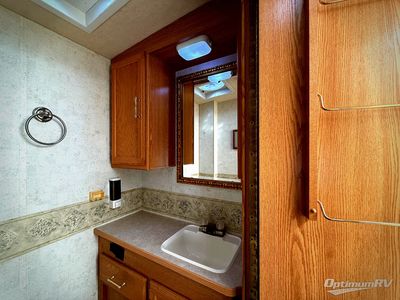 2004 Winnebago Sightseer - Photo 23