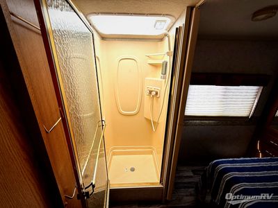 2004 Winnebago Sightseer - Photo 21