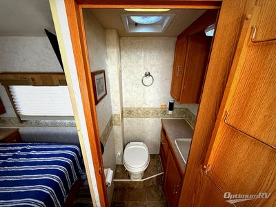2004 Winnebago Sightseer - Photo 22