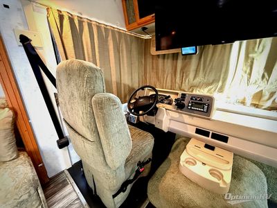 2004 Winnebago Sightseer - Photo 9
