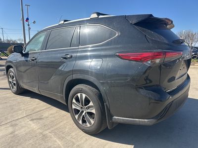 2022 Toyota Highlander - Photo 4