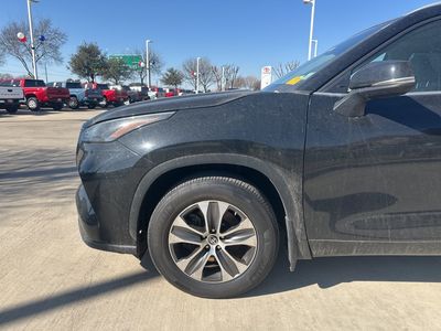 2022 Toyota Highlander - Photo 2