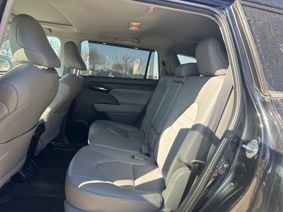 2022 Toyota Highlander - Photo 11