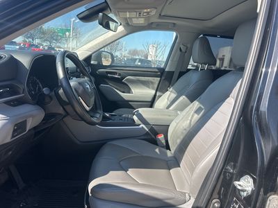 2022 Toyota Highlander - Photo 12