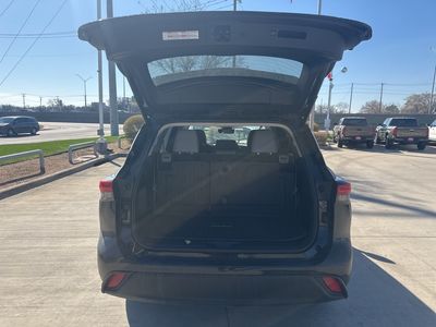 2022 Toyota Highlander - Photo 9