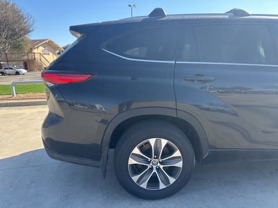 2022 Toyota Highlander - Photo 5