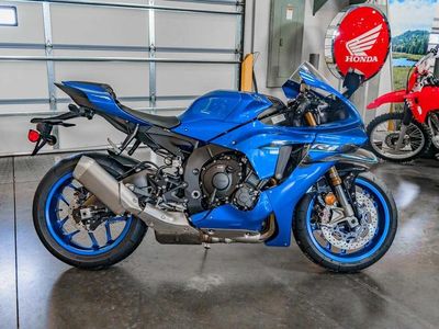 2026 Yamaha YZF-R1 - Photo 3