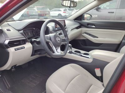 2025 Nissan Altima - Photo 3