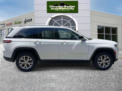 2023 Jeep Grand Cherokee — detail view