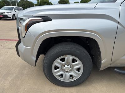 2023 Toyota Tundra - Photo 2