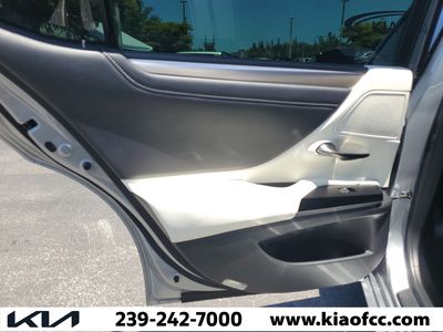 2023 Lexus ES - Photo 13