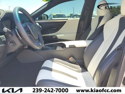 2023 Lexus ES - Photo 17