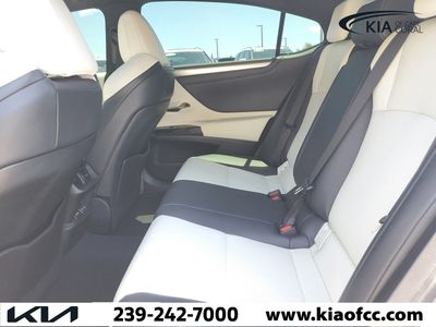 2023 Lexus ES - Photo 11