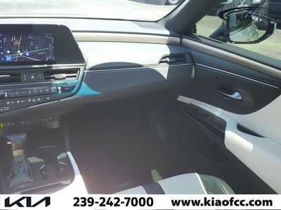 2023 Lexus ES - Photo 16