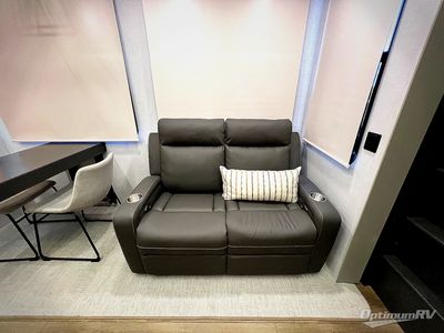 2025 Palomino Columbus - Photo 12