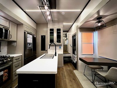 2025 Palomino Columbus - Photo 3