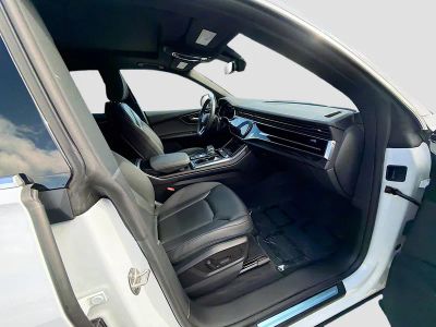 2023 Audi Q8 — photo 32 view