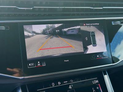 2023 Audi Q8 — photo 12 view