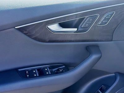 2023 Audi Q8 — photo 17 view
