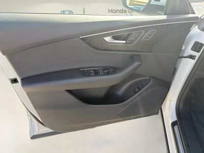 2023 Audi Q8 — photo 20 view