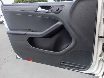 2014 Volkswagen Jetta — photo 18 view