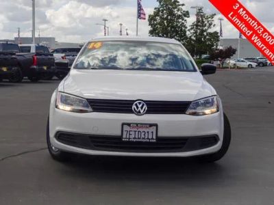 2014 Volkswagen Jetta — rear three-quarter view