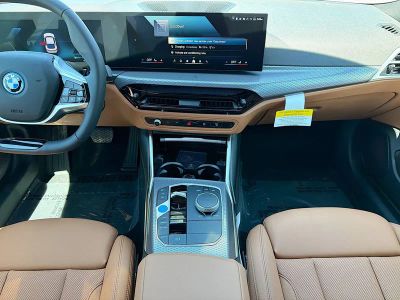 2026 BMW i4 — photo 18 view