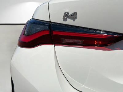 2026 BMW i4 — photo 10 view