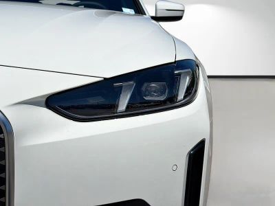 2026 BMW i4 — photo 9 view