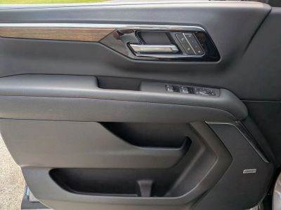 2025 Chevrolet Tahoe - Photo 12