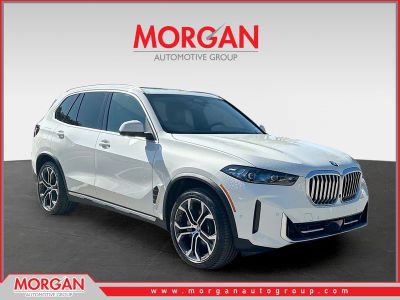 2026 BMW X5 sDrive40i in Alpine White — front three-quarter view