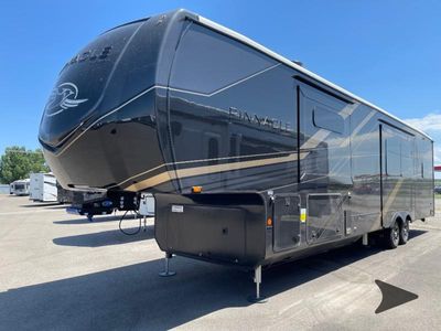 2025 Jayco Pinnacle - Photo 2