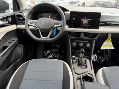 2026 Volkswagen Taos — photo 7 view