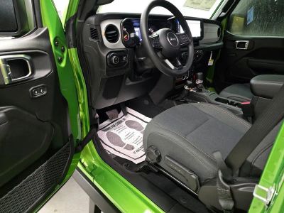 2026 Jeep Gladiator — photo 18 view
