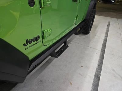 2026 Jeep Gladiator — photo 12 view