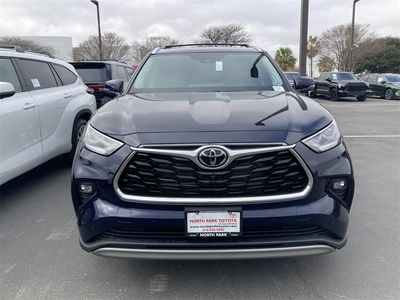 2026 Toyota Highlander Hybrid — side profile view