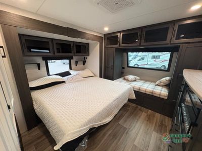 2027 Venture RV SportTrek Touring Edition - Photo 38