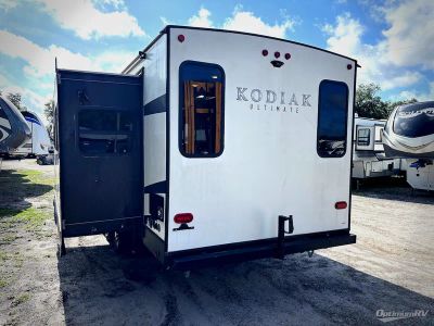 2019 Dutchmen Kodiak Ultimate — rear three-quarter view