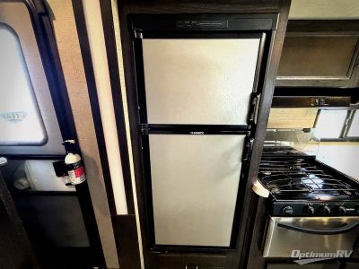 2019 Dutchmen Kodiak Ultimate — photo 16 view