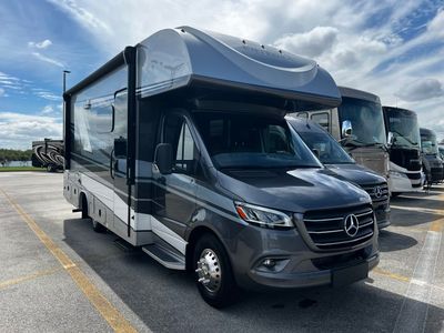 2025 Entegra QWEST SE — front three-quarter view