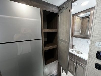 2025 Entegra QWEST SE — photo 10 view