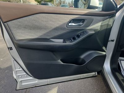 2023 Nissan Rogue SV — photo 13 view