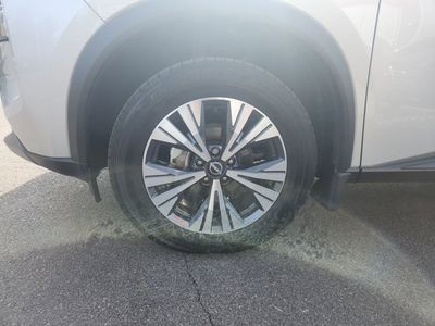 2023 Nissan Rogue SV — photo 11 view